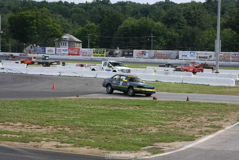 Illustration for article titled The 24 Hours Of LeMons New England 2009 Über Gallery, Part 1